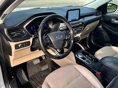 Used 2021 Ford Escape Titanium w/ Class II Trailer Tow Package image 13