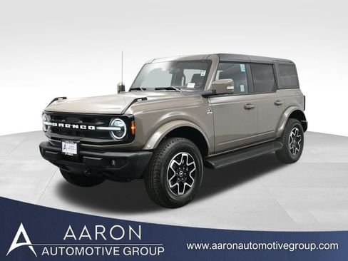 Used 2025 Ford Bronco Outer Banks image 1
