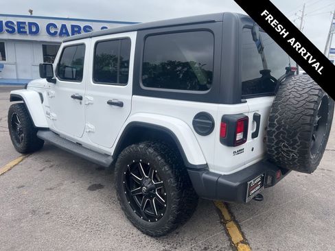 Used 2019 Jeep Wrangler Unlimited Sahara image 6