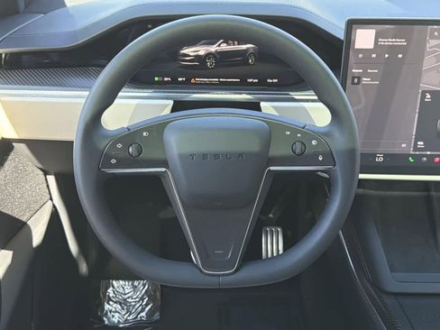 Used 2022 Tesla Model X Plaid image 12