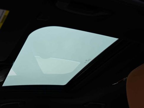 Used 2025 BMW 330i Sedan w/ Premium Package image 23