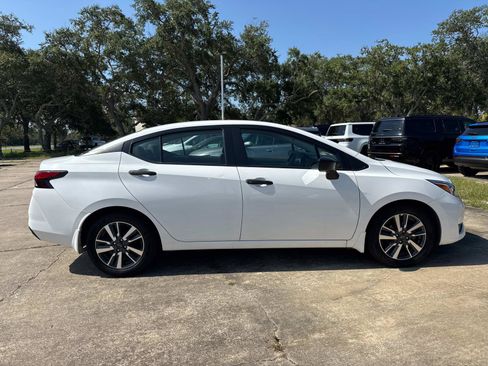 Used 2024 Nissan Versa S w/ S Plus Package FWD image 2