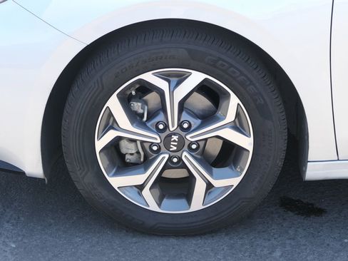 Used 2021 Kia Forte LXS FWD image 8