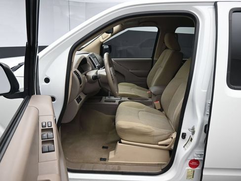 Used 2019 Nissan Frontier SV w/ Value Truck Package RWD image 11