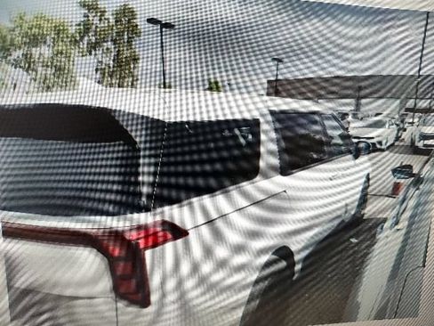 Certified 2026 Kia Carnival FWD image 9