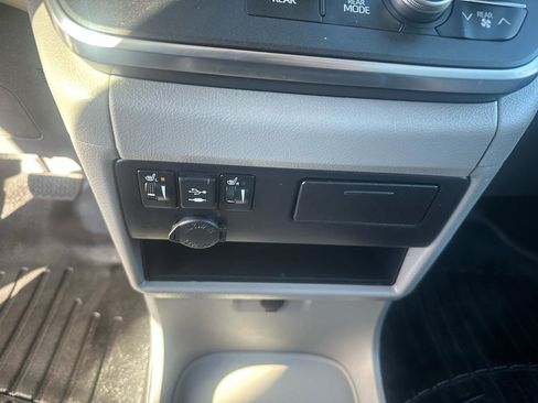 Used 2019 Toyota Sienna XLE w/ XLE Navigation Package image 19