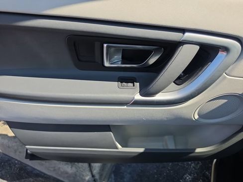 Used 2018 Land Rover Discovery Sport SE AWD/4WD image 15
