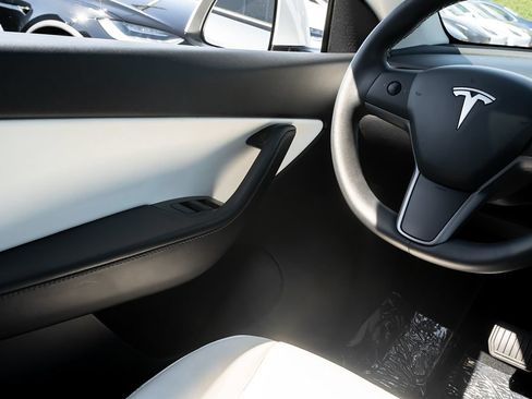 Used 2020 Tesla Model Y Long Range AWD/4WD image 16