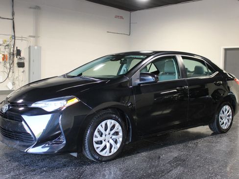 Used 2017 Toyota Corolla SE FWD image 6
