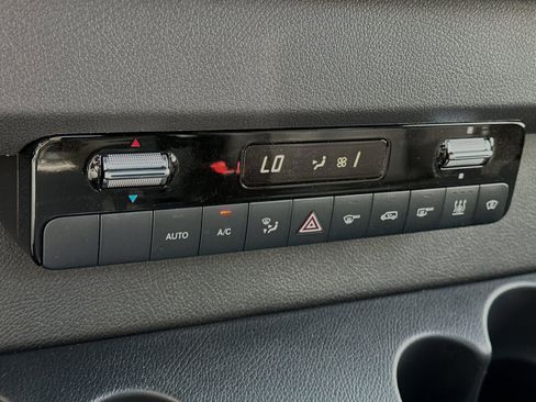 Used 2024 Mercedes-Benz Sprinter 2500 image 20