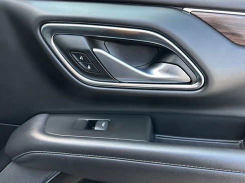 Used 2022 Chevrolet Suburban Z71 image 23