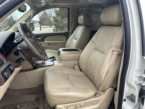 Used 2010 Chevrolet Tahoe LTZ image 9