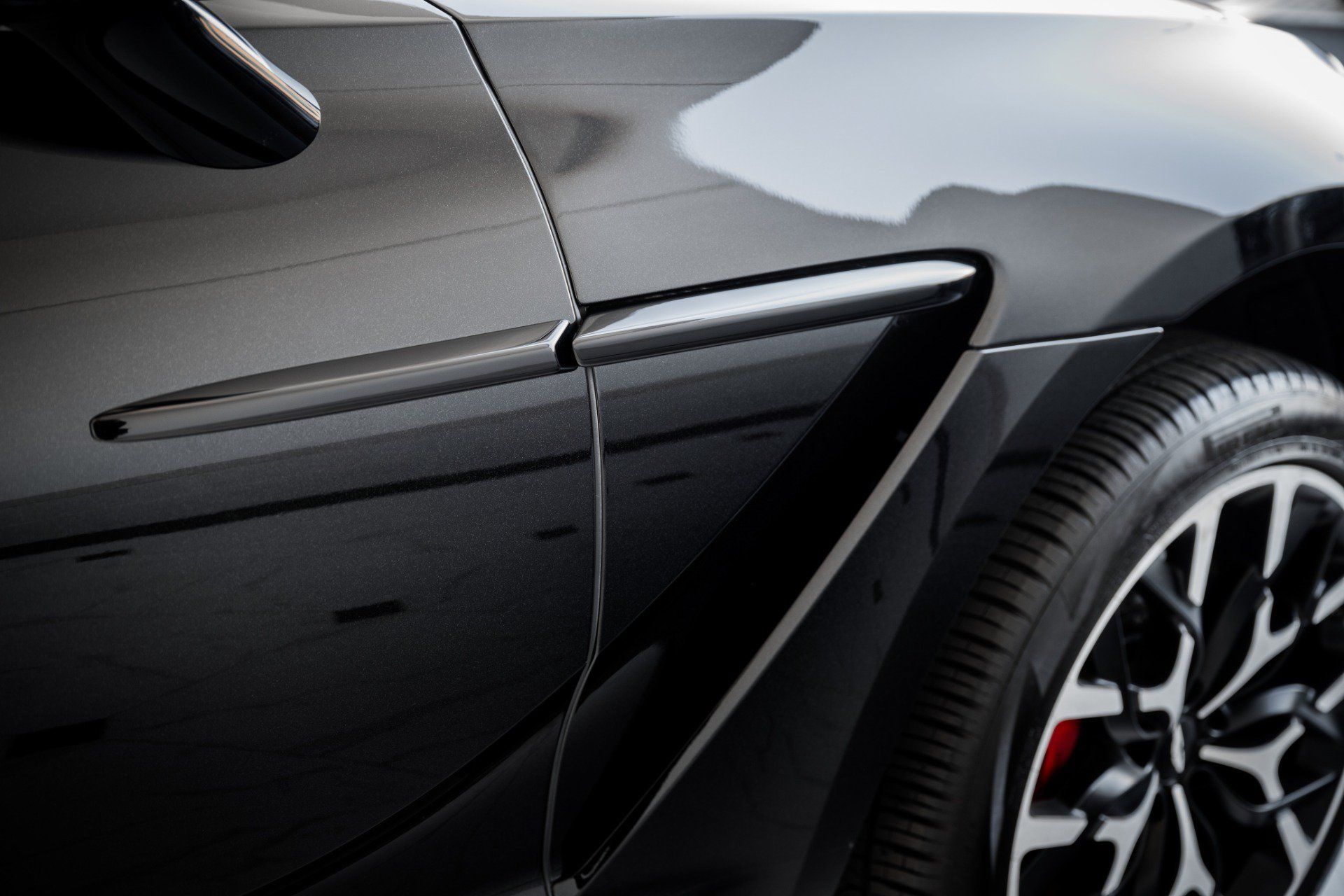 Used 2022 Aston Martin DBX AWD/4WD image 8