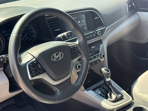 Used 2017 Hyundai Elantra SE w/ SE A/T Tech Package 03 FWD image 16