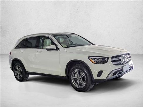 Used 2021 Mercedes-Benz GLC 300 4MATIC image 3