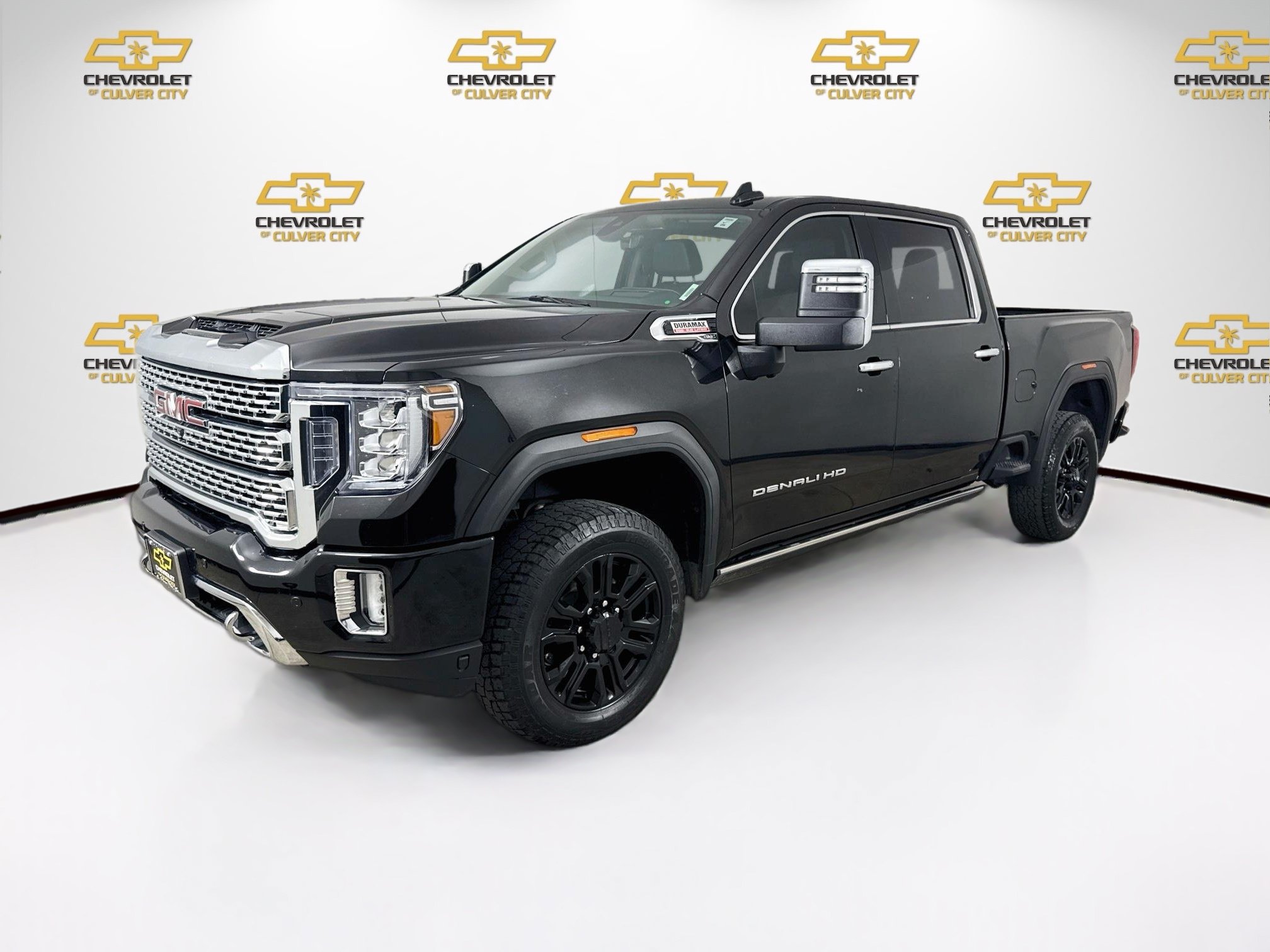 Used 2022 GMC Sierra 2500 Denali w/ Denali Black Diamond Edition AWD/4WD image 3