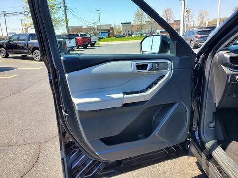 Used 2024 Ford Explorer XLT w/ Equipment Group 202A AWD/4WD image 10
