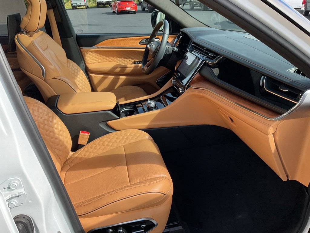 Used 2023 Jeep Grand Cherokee L Summit AWD/4WD image 19