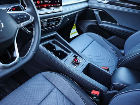 New 2026 Volkswagen Tiguan SE image 30