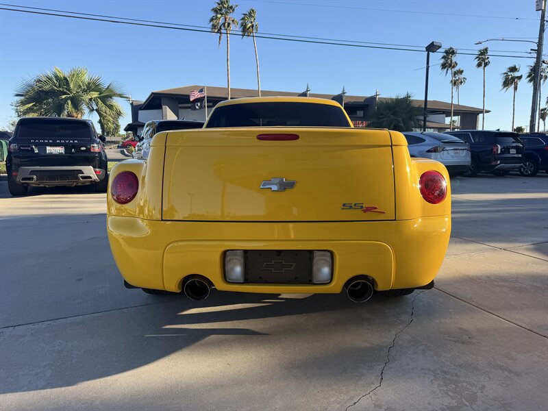 Used 2004 Chevrolet SSR w/ Preferred Equipment Group RWD image 4