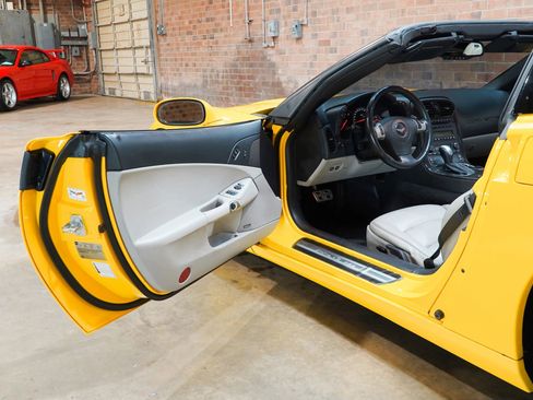 Used 2011 Chevrolet Corvette Coupe w/ Preferred Equipment Group RWD image 41
