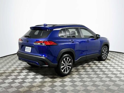 Used 2022 Toyota Corolla Cross XLE w/ Convenience Package FWD image 7