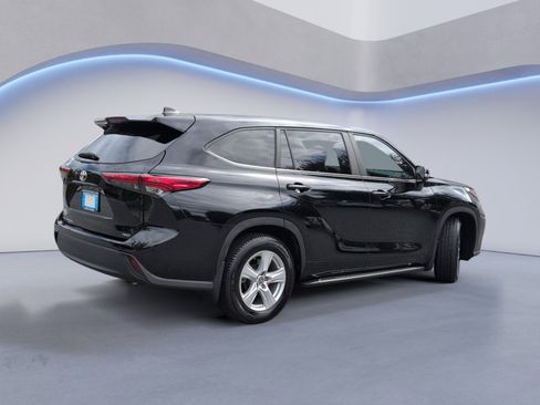 Used 2023 Toyota Highlander L image 4