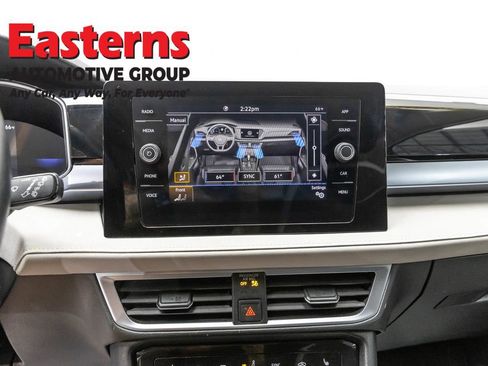 Used 2025 Volkswagen Taos SE FWD image 12