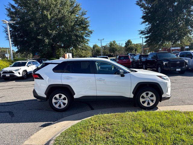 Used 2025 Toyota RAV4 LE AWD/4WD image 6
