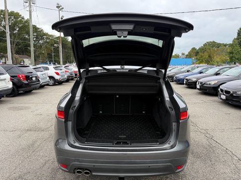 Used 2017 Jaguar F-PACE Prestige image 18