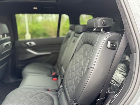 Used 2026 BMW X7 xDrive40i w/ M Sport Package image 18