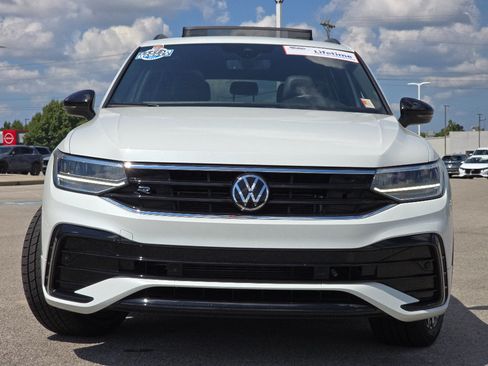Used 2024 Volkswagen Tiguan SE R-Line AWD/4WD image 5