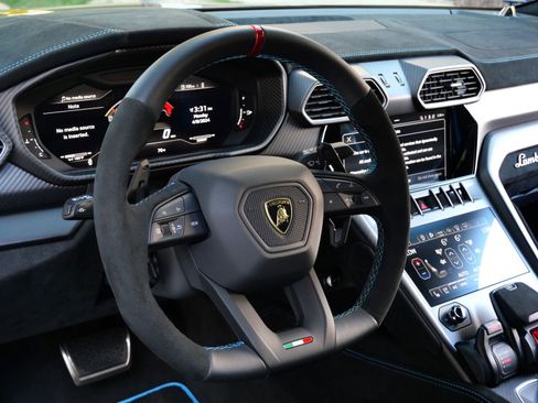 Used 2023 Lamborghini Urus Performante AWD/4WD image 18