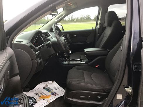 Used 2017 Chevrolet Traverse LT image 33