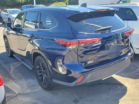 Used 2023 Toyota Highlander LE FWD image 8