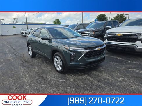 New 2026 Chevrolet Trax LS w/ LS Convenience Package FWD image 1