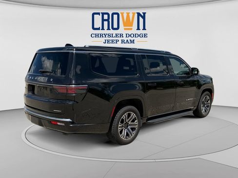 Used 2024 Jeep Wagoneer L Series II w/ Flexible Seating Group AWD/4WD image 3