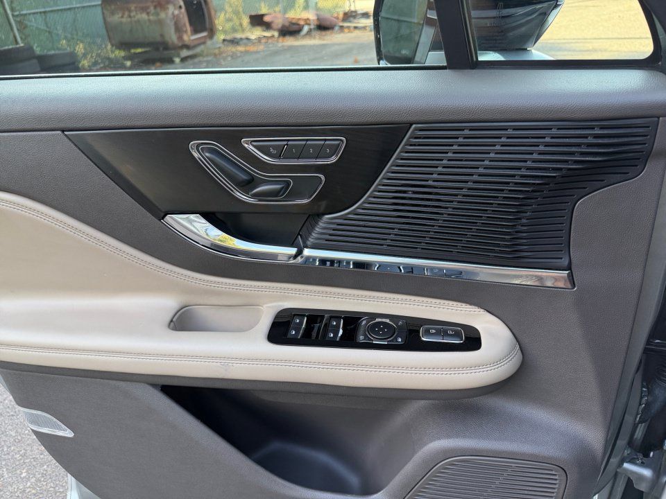 Used 2022 Lincoln Corsair FWD w/ Premium Package image 36