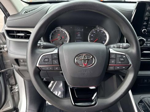 Used 2020 Toyota Highlander L image 39