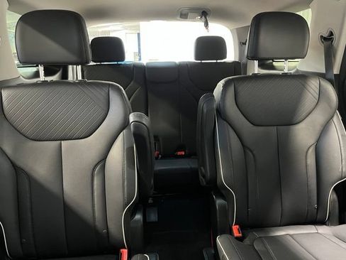Used 2025 Hyundai Palisade SEL FWD image 12