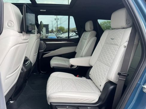 Used 2025 Cadillac Escalade Sport Platinum w/ LPO, Floor Liner Package AWD/4WD image 18