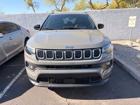 Used 2023 Jeep Compass Latitude AWD/4WD image 3