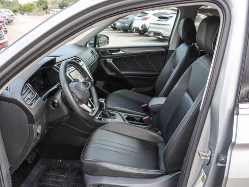 Used 2022 Volkswagen Tiguan SE w/ Panoramic Sunroof Package image 19