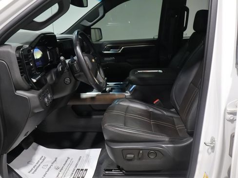 Used 2022 Chevrolet Silverado 1500 High Country w/ High Country Premium Package AWD/4WD image 11