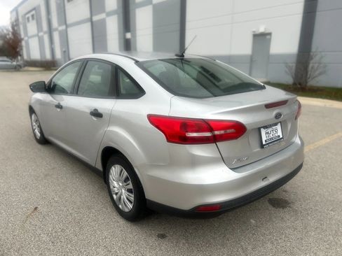 Used 2018 Ford Focus S image 3