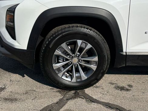 Used 2025 Chevrolet Equinox LT image 34