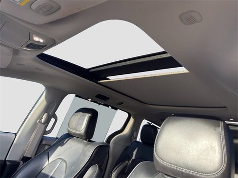 Used 2020 Chrysler Pacifica Limited w/ Advanced Safetytec Group image 34