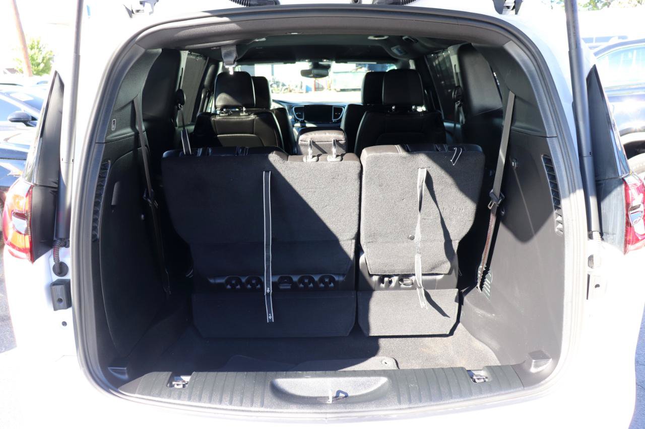 Used 2027 Chrysler Pacifica Select FWD image 59