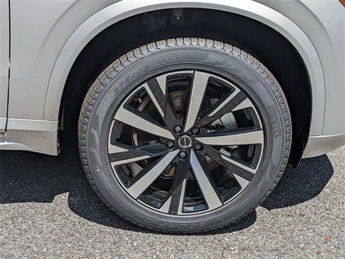 New 2025 Volvo XC90 B6 Core w/ Climate Package image 12