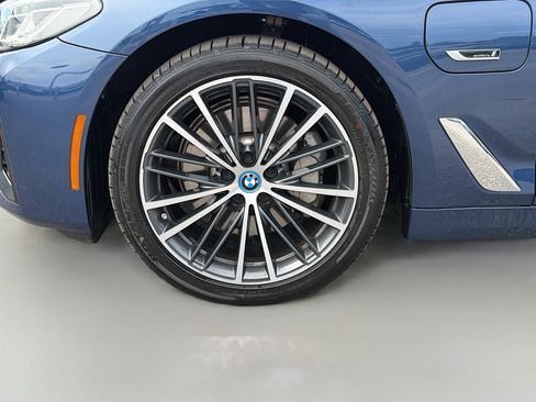 Used 2023 BMW 530e w/ Premium Package RWD image 41